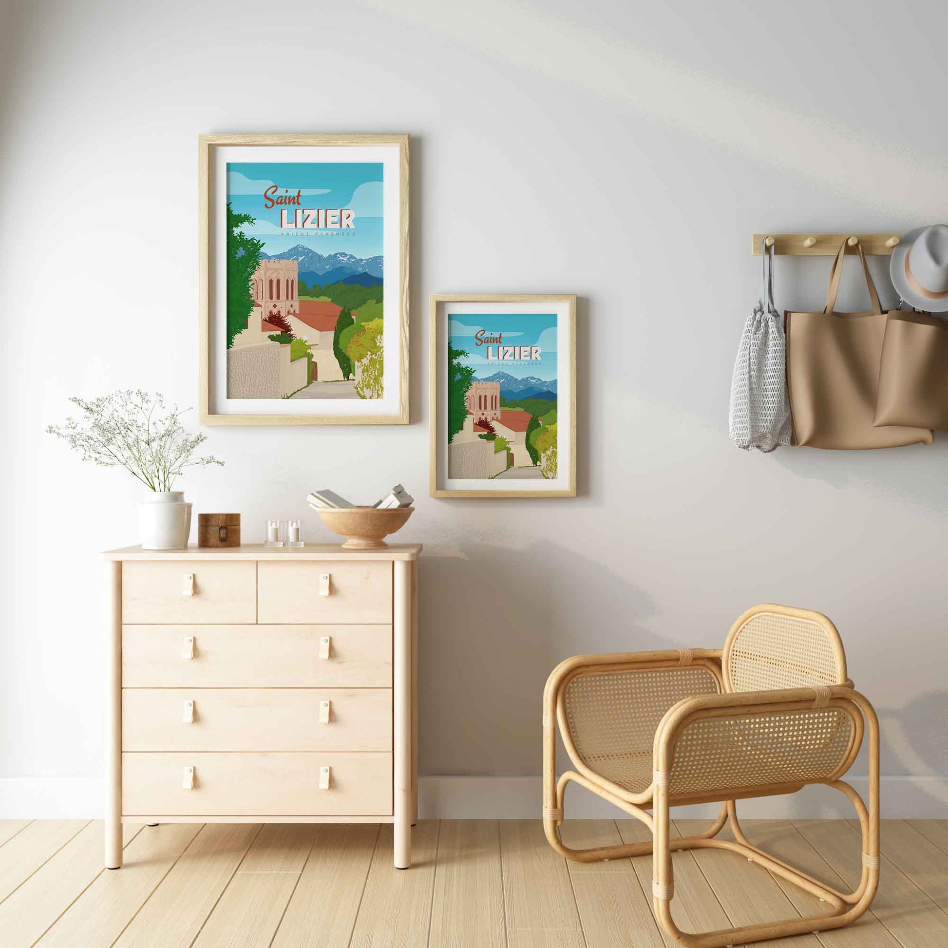 Mise en situation de deux affiches Goodbye Marylou (Saint-Lizier en A2 et A3) accrochées dans un intérieur scandinave avec commode en bois et fauteuil en rotin.