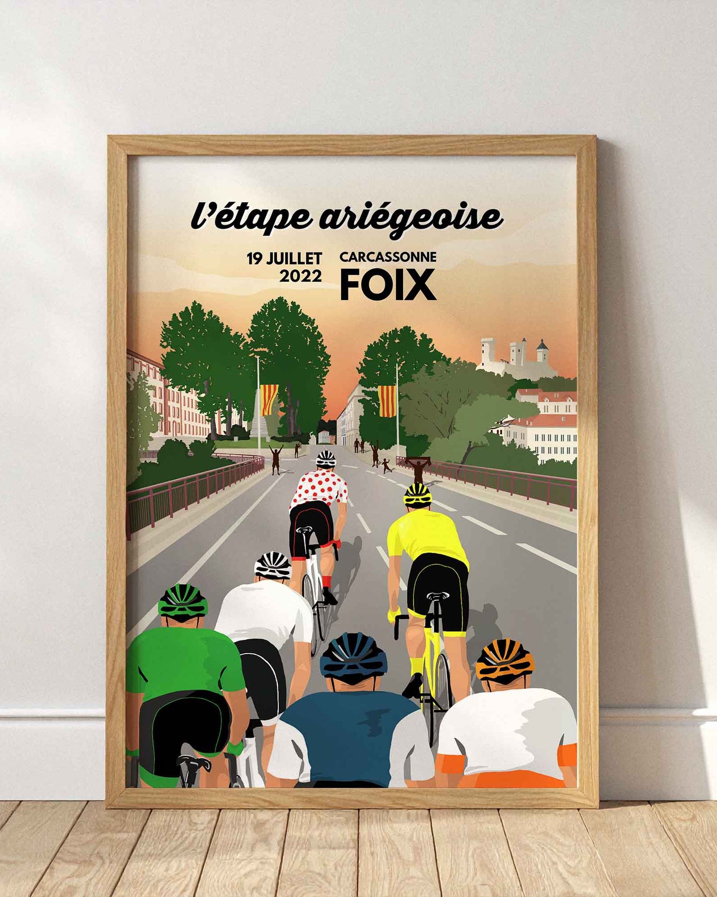 Réédition de l'affiche Foix 2022 illustrant le peloton de la Grande Boucle sur le pont face au château, souvenir de cyclisme en Ariège.