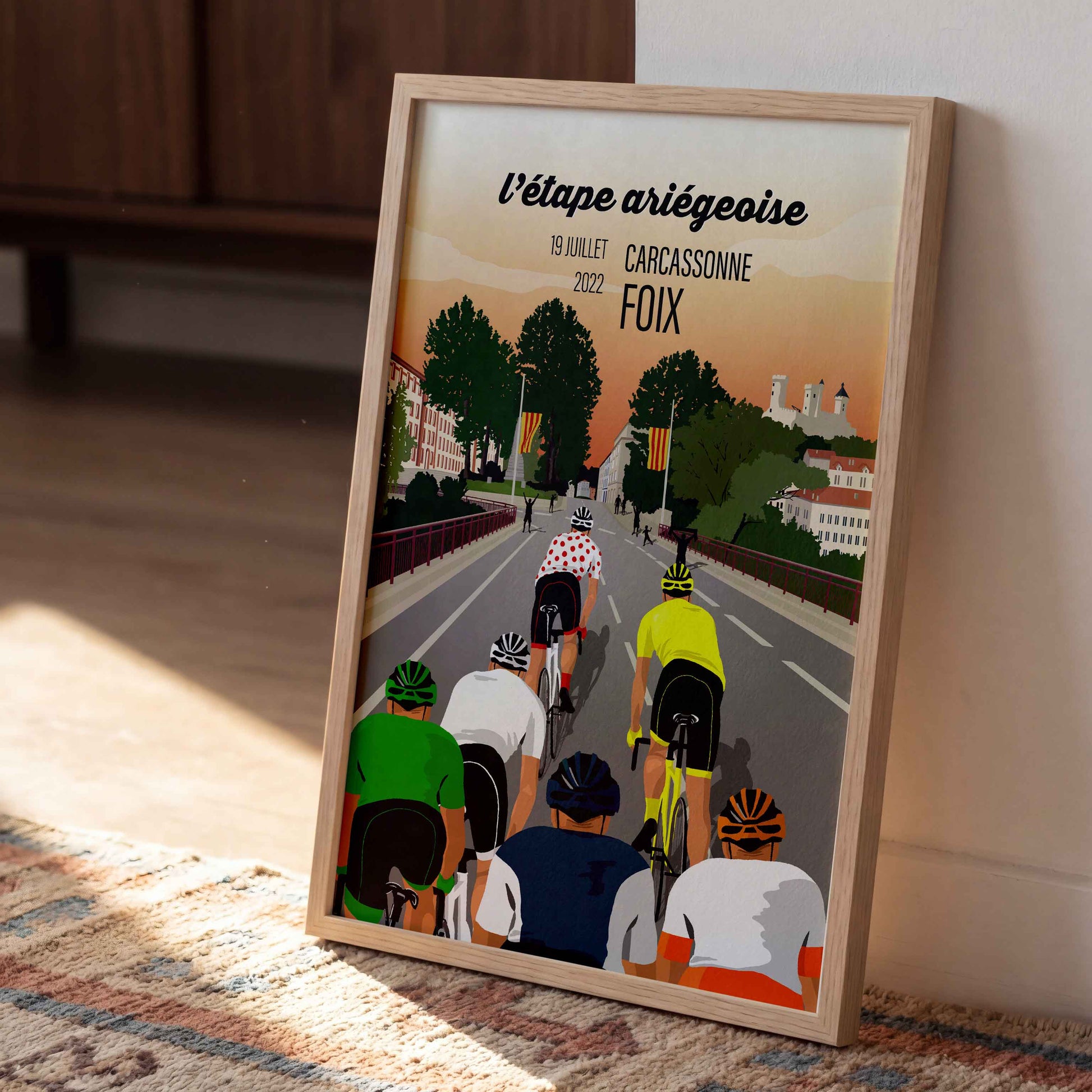 Illustration cyclisme souvenir de l'étape 2022 à Foix dans les Pyrénées, affiche vélo authentique pour décoration intérieure au style chaleureux.